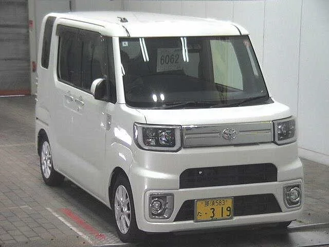 Toyota Pixis Mega LA710A 2018